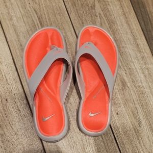 Nike ultra comfort  foot bed. Flip flop